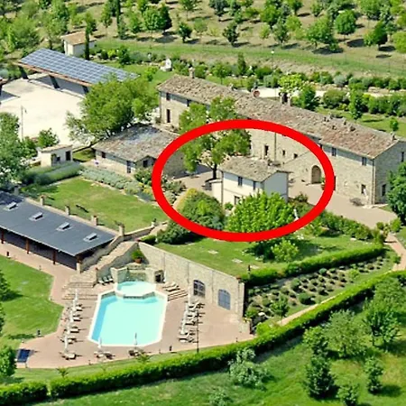 Pleasant Detached House Near Trasimeno Hotel