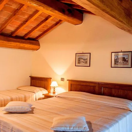 Pleasant Detached House Near Trasimeno Hotel 3*